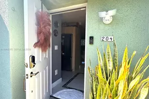 11163 NW 7th St, Miami, FL 33172 - Photo 6