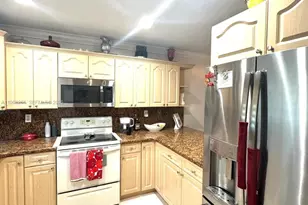 11163 NW 7th St, Miami, FL 33172 - Photo 12