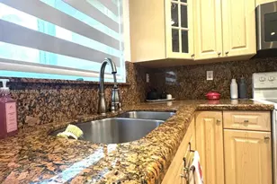 11163 NW 7th St, Miami, FL 33172 - Photo 14