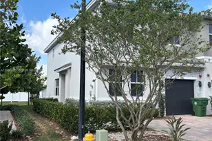 146 SW 170th Ave, Pembroke Pines, FL 33027 - Photo 4