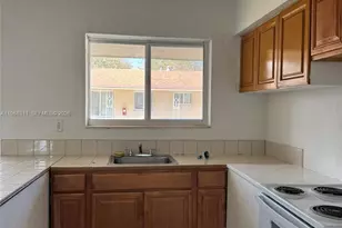 730 NE 122nd St, North Miami, FL 33161 - Photo 4