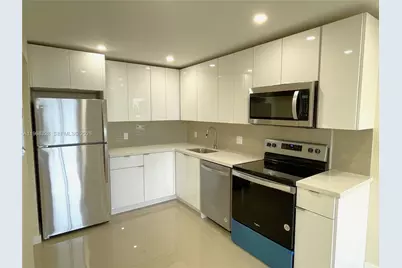 16851 NE 23rd Ave #B-521, North Miami Beach, FL 33160 - Photo 1