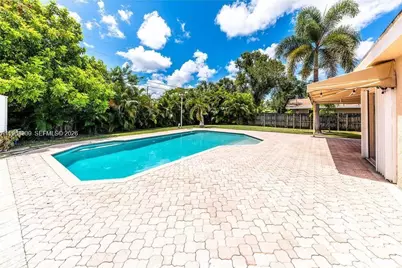 2271 SW 30th Ter, Fort Lauderdale, FL 33312 - Photo 2