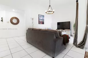 1595 Springside Dr, Weston, FL 33326 - Photo 4