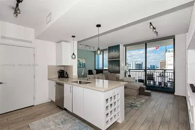 999 SW 1st Ave #3215, Miami, FL 33130 - Photo 2