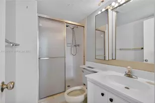 2801 NE 183rd St, Aventura, FL 33160 - Photo 24