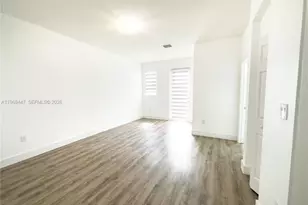 10728 NW 76th Ln, Doral, FL 33178 - Photo 8