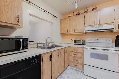 2906 SW 21st Ter #312D, Delray Beach, FL 33445 - Photo 6