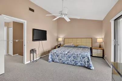 9080 Vineyard Lake Dr, Plantation, FL 33324 - Photo 24