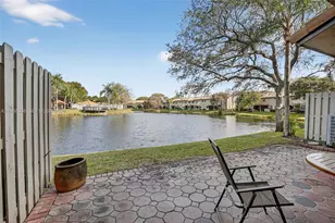 9080 Vineyard Lake Dr, Plantation, FL 33324 - Photo 2