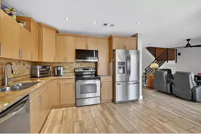 9080 Vineyard Lake Dr, Plantation, FL 33324 - Photo 8