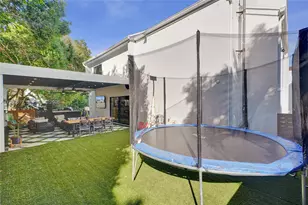 1977 S Oak Haven Cir, Miami, FL 33179 - Photo 76