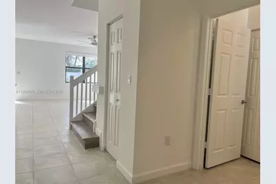 3354 W 100th Ter #3354, Hialeah, FL 33018 - Photo 4