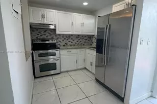 8135 Sunrise Lakes Blvd, Sunrise, FL 33322 - Photo 4