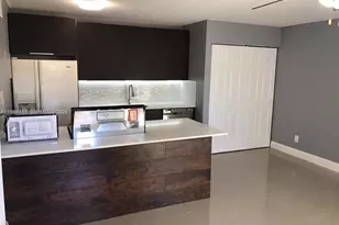 637 Executive Center Dr, West Palm Beach, FL 33401 - Photo 2