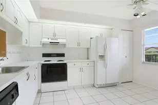 13001 SW 15th Ct, Pembroke Pines, FL 33027 - Photo 10