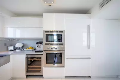 5900 Collins Ave #1401, Miami Beach, FL 33140 - Photo 6