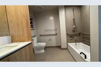 11 NE 6th Street #2212, Miami, FL 33132 - Photo 16