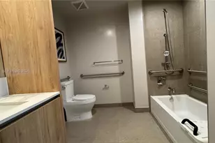 11 NE 6th St, Miami, FL 33132 - Photo 16