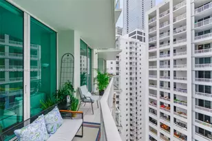 218 SE 14th St, Miami, FL 33131 - Photo 14