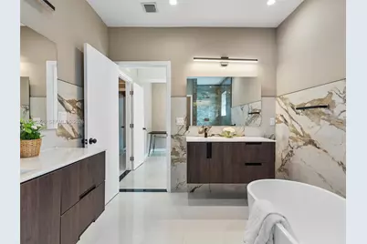 1500 Biarritz Dr #1, Miami Beach, FL 33141 - Photo 12