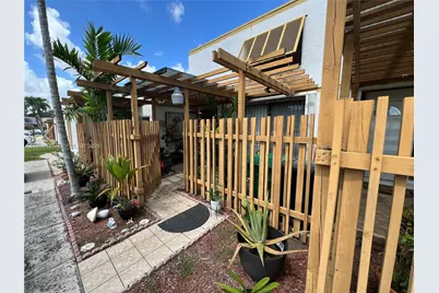 1218 SW 131st Place Cir W, Miami, FL 33184 - Photo 2