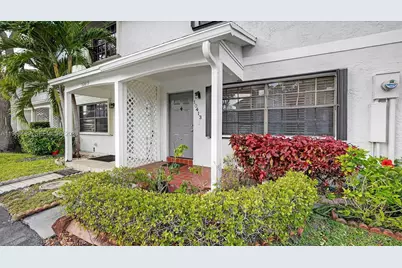 10413 NW 6th St, Pembroke Pines, FL 33026 - Photo 2