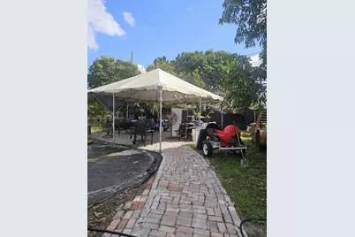 1760 NW 135th St, Miami, FL 33167 - Photo 12