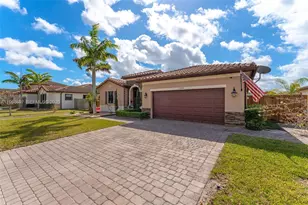 2484 SE 2nd St, Homestead, FL 33033 - Photo 2