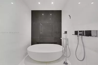 300 Biscayne Boulevard Way #1105C, Miami, FL 33131 - Photo 16