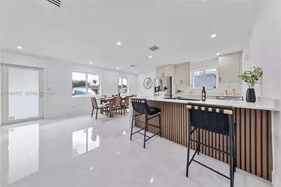 651 NW 9th St, Homestead, FL 33030 - Photo 8