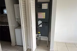 890 NW 22nd Ct, Miami, FL 33125 - Photo 12