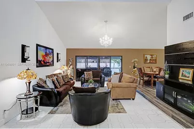 8084 Buttonwood Cir, Tamarac, FL 33321 - Photo 10