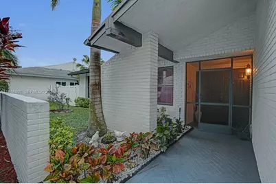 8084 Buttonwood Cir, Tamarac, FL 33321 - Photo 4