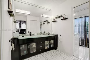 8084 Buttonwood Cir, Tamarac, FL 33321 - Photo 30