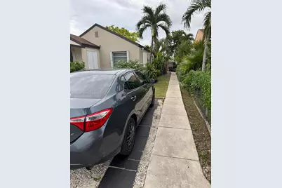 582 E 18th St #B, Hialeah, FL 33013 - Photo 16