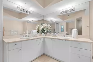 19900 E Country Club Dr, Aventura, FL 33180 - Photo 16