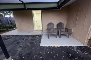 582 E 18th St, Hialeah, FL 33013 - Photo 10