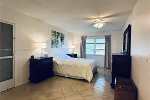 1252 W Club Dr W, Delray Beach, FL 33445 - Photo 6