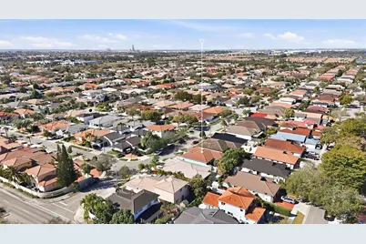 8725 NW 148th Ter, Miami Lakes, FL 33018 - Photo 10