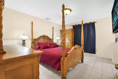 3289 W 70th St, Hialeah, FL 33018 - Photo 16