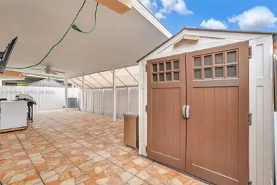3289 W 70th St, Hialeah, FL 33018 - Photo 38
