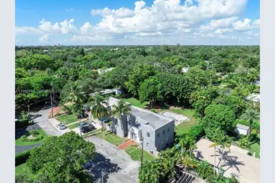 11402 NE 8th Ct, Biscayne Park, FL 33161 - Photo 14