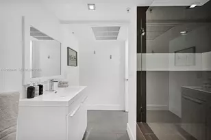 5225 Collins Ave, Miami Beach, FL 33140 - Photo 22