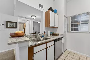 2890 N Oakland Forest Dr, Oakland Park, FL 33309 - Photo 4