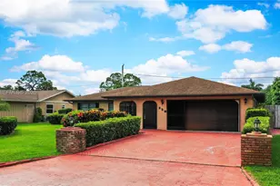 525 SE Brookside Terrace, Port Saint Lucie, FL 34983 - Photo 2