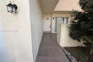 853 NW 81st Terrace, Plantation, FL 33324 - Photo 4