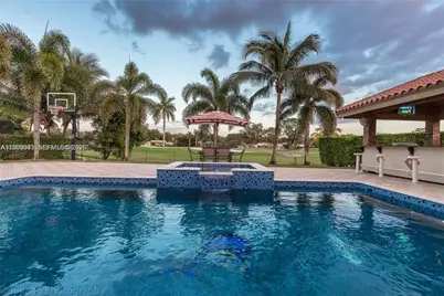 19701 W Oakmont Dr, Hialeah, FL 33015 - Photo 8