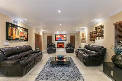 19701 W Oakmont Dr, Hialeah, FL 33015 - Photo 16