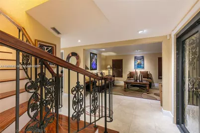 19701 W Oakmont Dr, Hialeah, FL 33015 - Photo 12